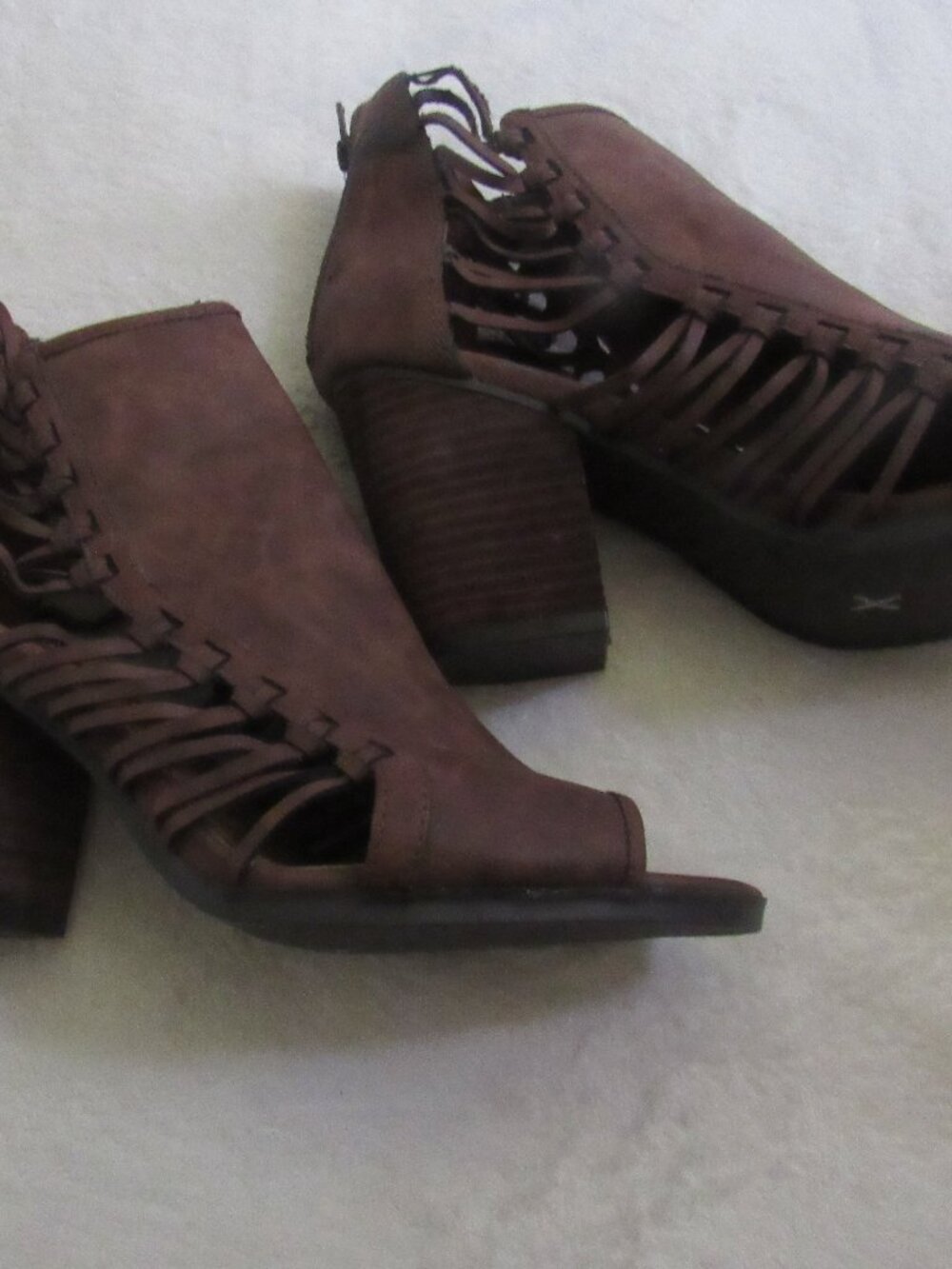 Rampage Vionna peep-toe Booties Strappy Gladiator Design Size 10 NWOT